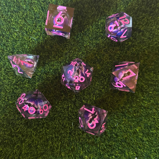 Purple Eyes - Liquid Core Dice Set